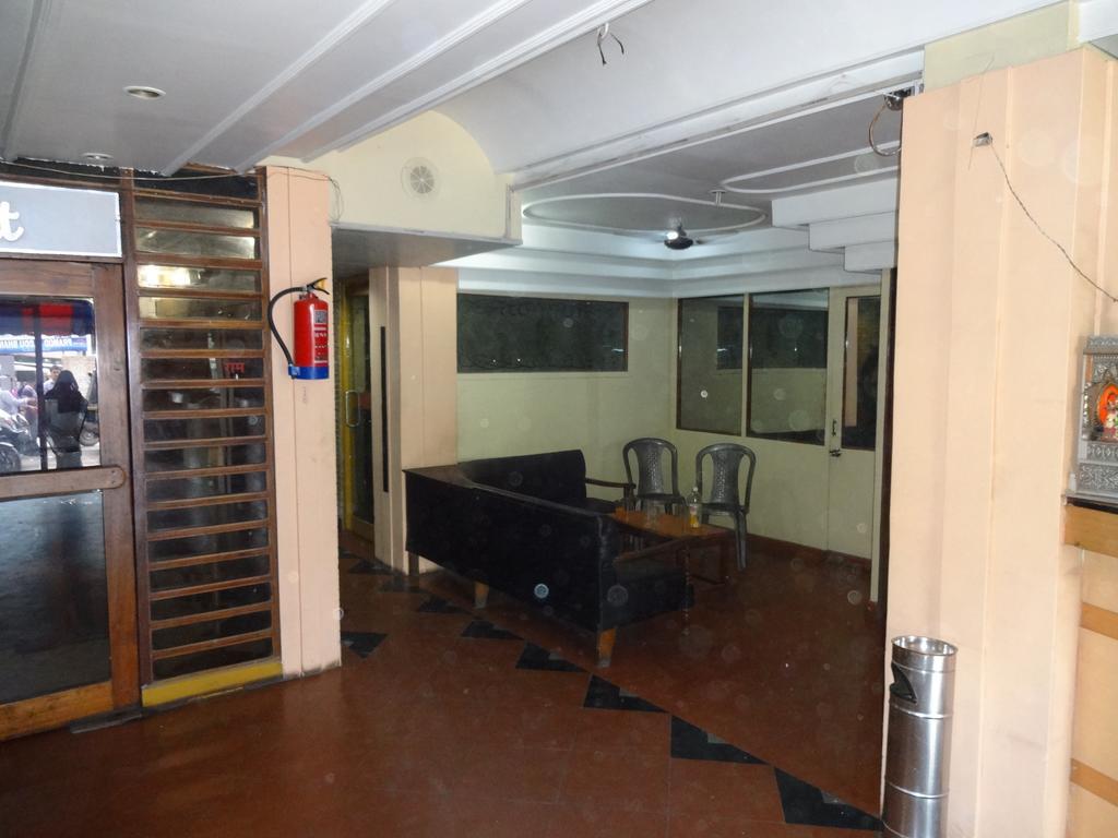 Ajatsatru Hotel Gaya Exterior photo
